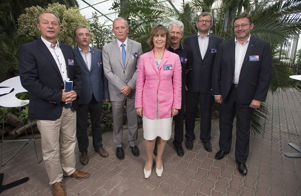 Kandidáti na hejtmana Olomouckého kraje po debatě Blesku. Vysílali jsme ji z palmového skleníku Flory Olomouc.