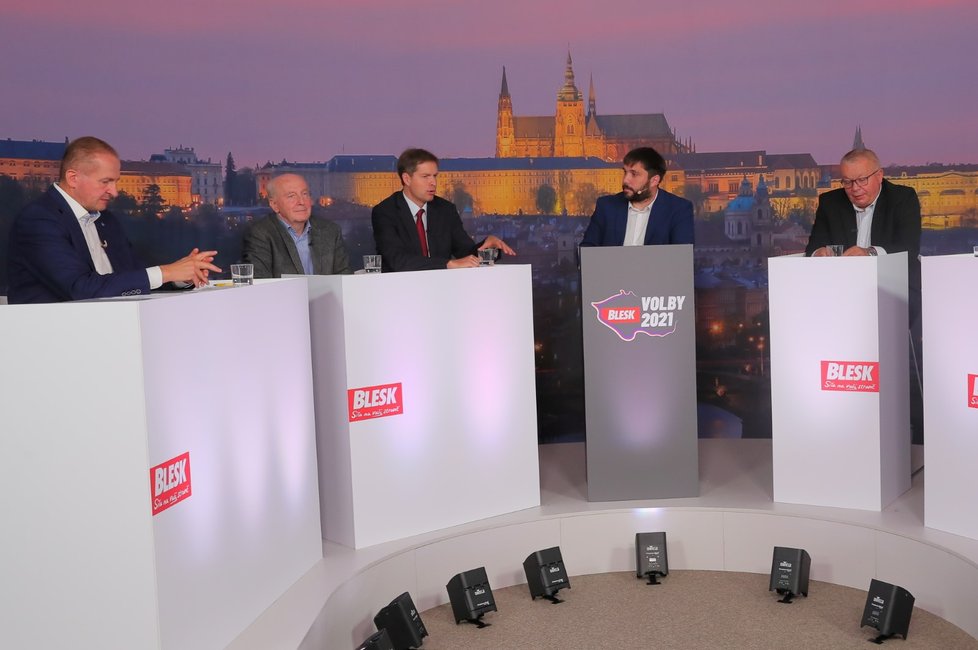 Předvolební debata Blesku o zdravotnictví (21. 9. 2021): Zleva Vít Kaňkovský (KDU-ČSL), Pavel Nechanický (STAN), Ondřej Dostál (Piráti), Jakub Kopřiva a Jiří Mašek (ANO)