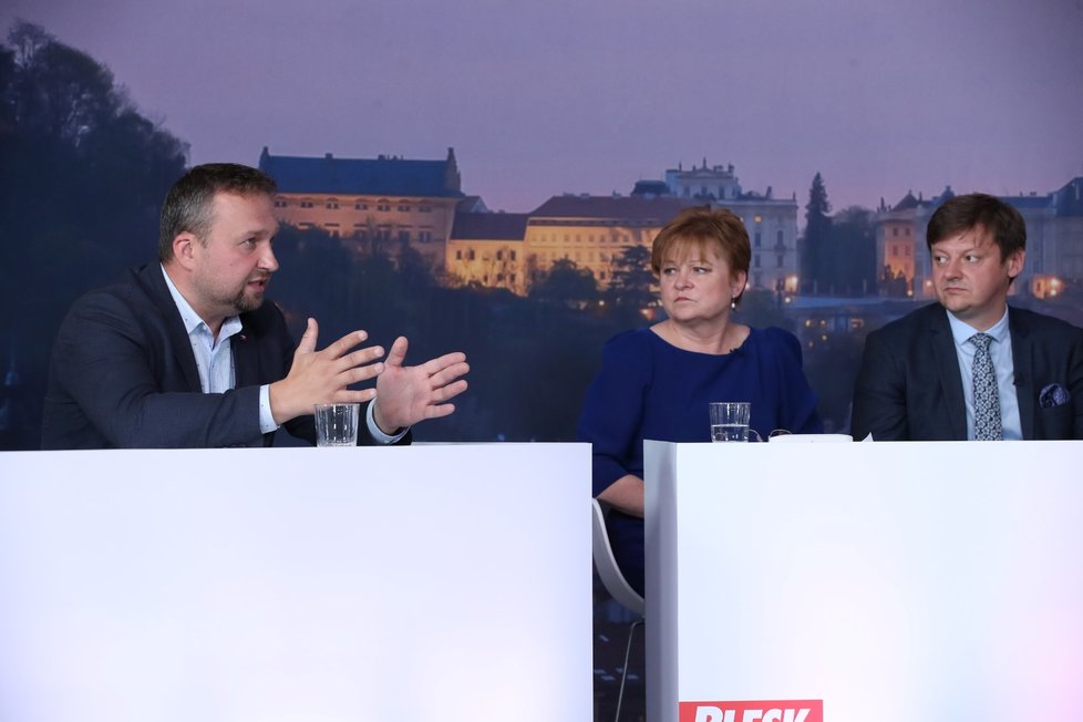 Debata Blesku o spotřebě domácností a zemědělství: Zleva Marian Jurečka (KDU-ČSL), Jana Krutáková (STAN) a Radek Holomčík (Piráti)