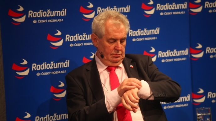 Miloš Zeman v duelu prezidentských kandidátů v divadle Miror