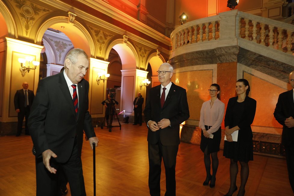 Debata ČT: Poslední střet Miloše Zemana a Jiřího Drahoše před volbami se odehrál v Rudolfině.