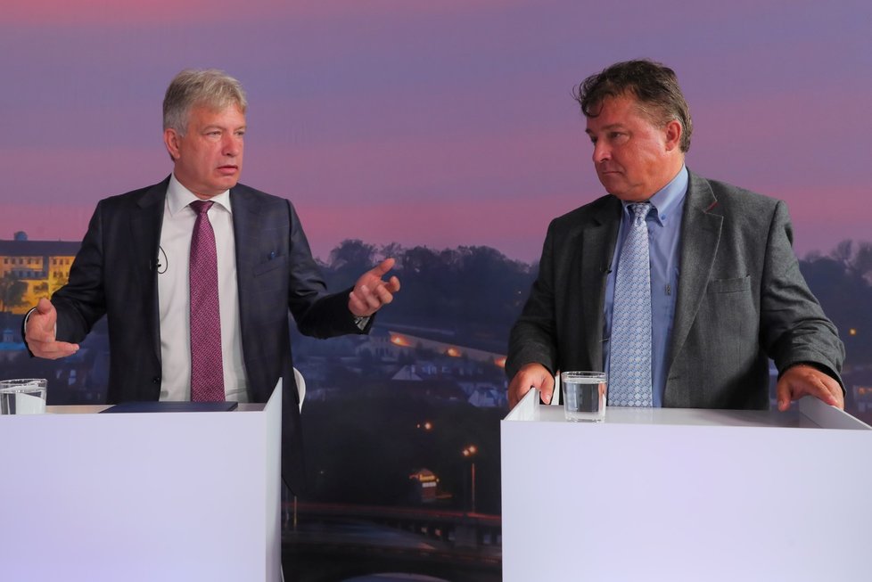 Předvolební debata Blesku o daních a mzdách (16. 9. 2021): Zleva Roman Onderka (ČSSD) a Jiří Dolejš (KSČM)