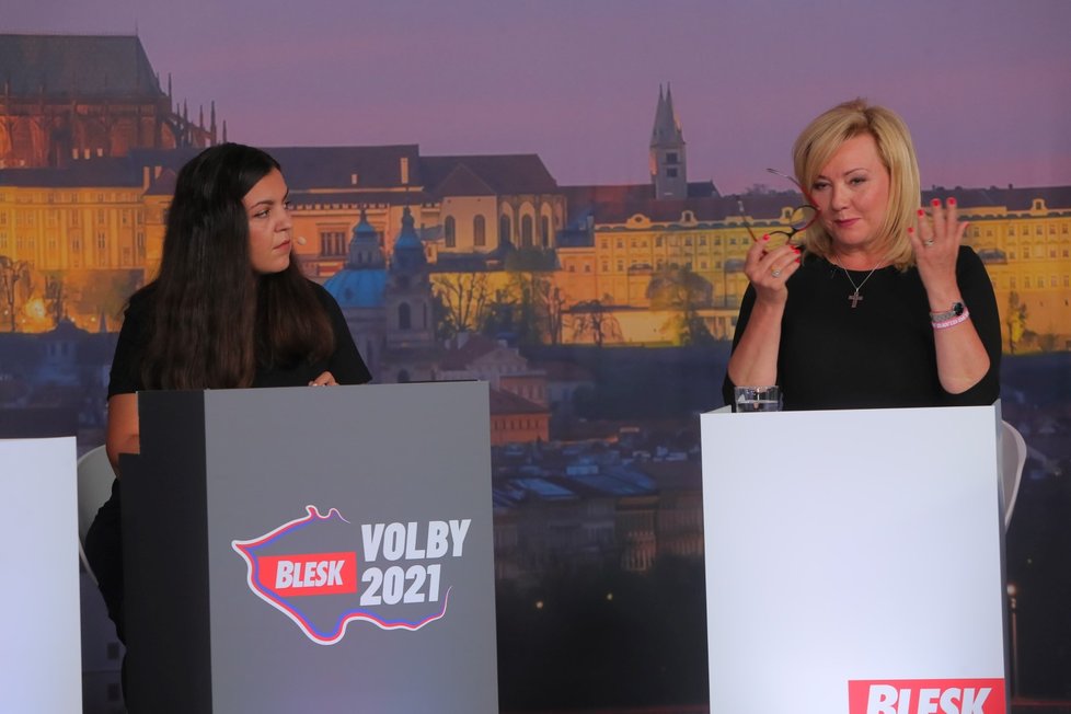 Předvolební debata Blesku o daních a mzdách (16. 9. 2021): Vera Renovica (vlevo) a Alena Schillerová (za ANO)