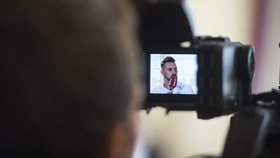 Jiří Švec (STAN) v záběru kamery Blesku