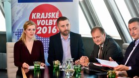 Debatou Blesku na Ještědu s kandidáty z Libereckého kraje provázeli Michaela Bezvodová a Jaroslav Šimáček.