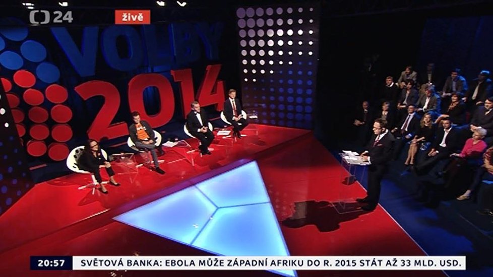 Debata lídrů pro Prahu: Pohled na studio. Vpravo moderátor Moravec, vlevo čtyřka Krnáčová, Michálek, Svoboda a Hudeček