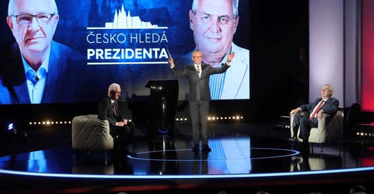 Debata prezidentských kandidátů na Primě. Podle Drahošové televize atmosféru v sále karlínského divadla nezvládla.