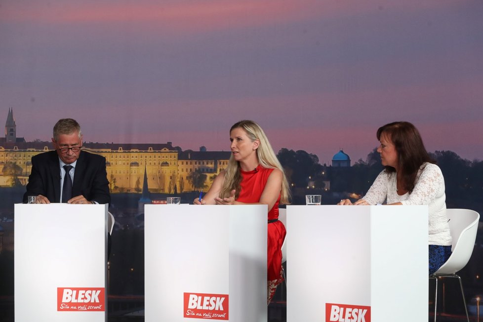 Předvolební debata Blesku o školství (14. 9. 2021): Zleva Ivo Vondrák (ANO), Kateřina Valachová (ČSSD) a Marta Semelová (KSČM)