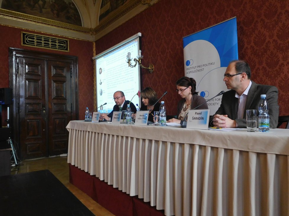 Debata o přímé volbě starostů a hejtmanů se odehrála za účasti šéfa Svazu měst a obcí Lukla a primátorky Krnáčové.
