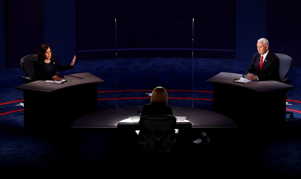 Kamala Harrisová se střetla v jediné debatě viceprezidentů s Mikem Pencem.