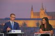 Krajská debata Blesk Zpráv o bydlení (22. 9. 2020): Zleva Radim Holiš (ANO) a moderátorka Vera Renovica