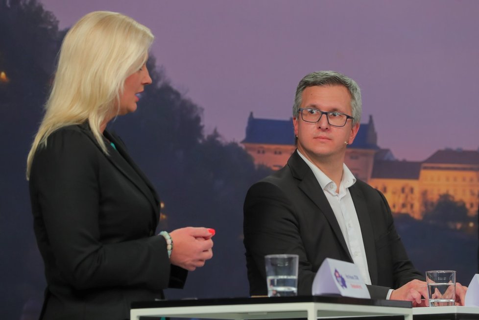 Krajská debata Blesk Zpráv o bydlení (22. 9. 2020): Zleva Petra Pecková (STAN) a Ludvík Šulda (KSČM)