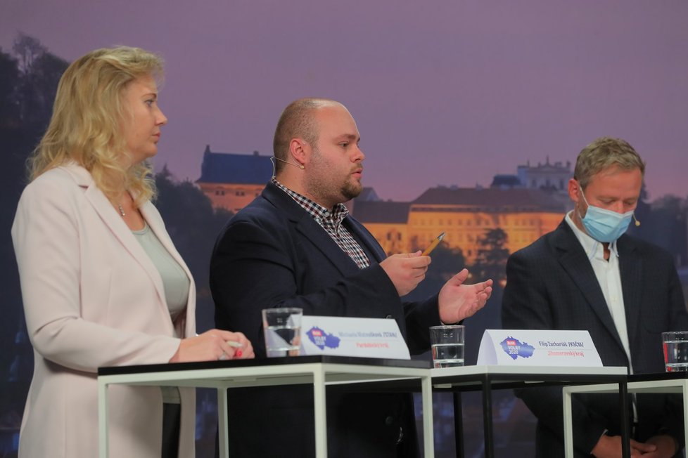 Debata Blesku o penzích a sociálních službách (29. 9. 2020): Zleva Michaela Matoušková (STAN), Filip Zachariáš (KSČM) a Vítězslav Schrek (ODS)