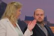 Debata Blesku o penzích a sociálních službách (29. 9. 2020): Zleva Michaela Matoušková (STAN) a Filip Zachariáš (KSČM)