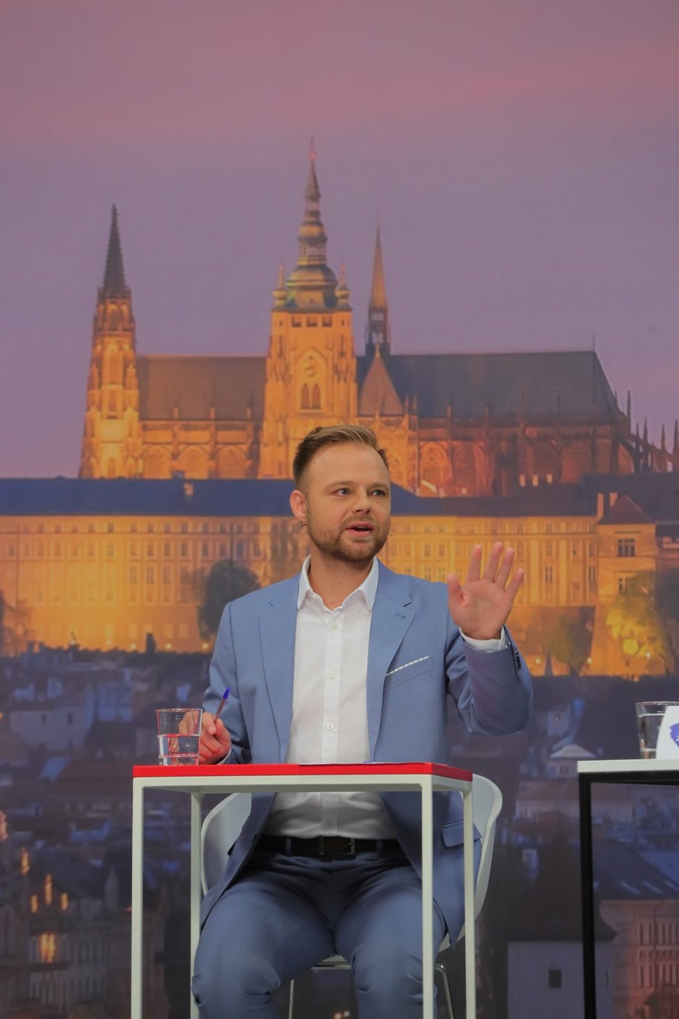 Debata Blesku o penzích a sociálních službách (29. 9. 2020): Moderátor Jakub Veinlich