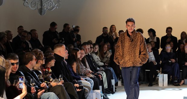 Peragaan Busana Debbie Brown Peragaan Busana Debbie Brown