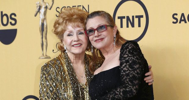 Zemřela herečka Debbie Reynolds, matka Carrie Fisher.