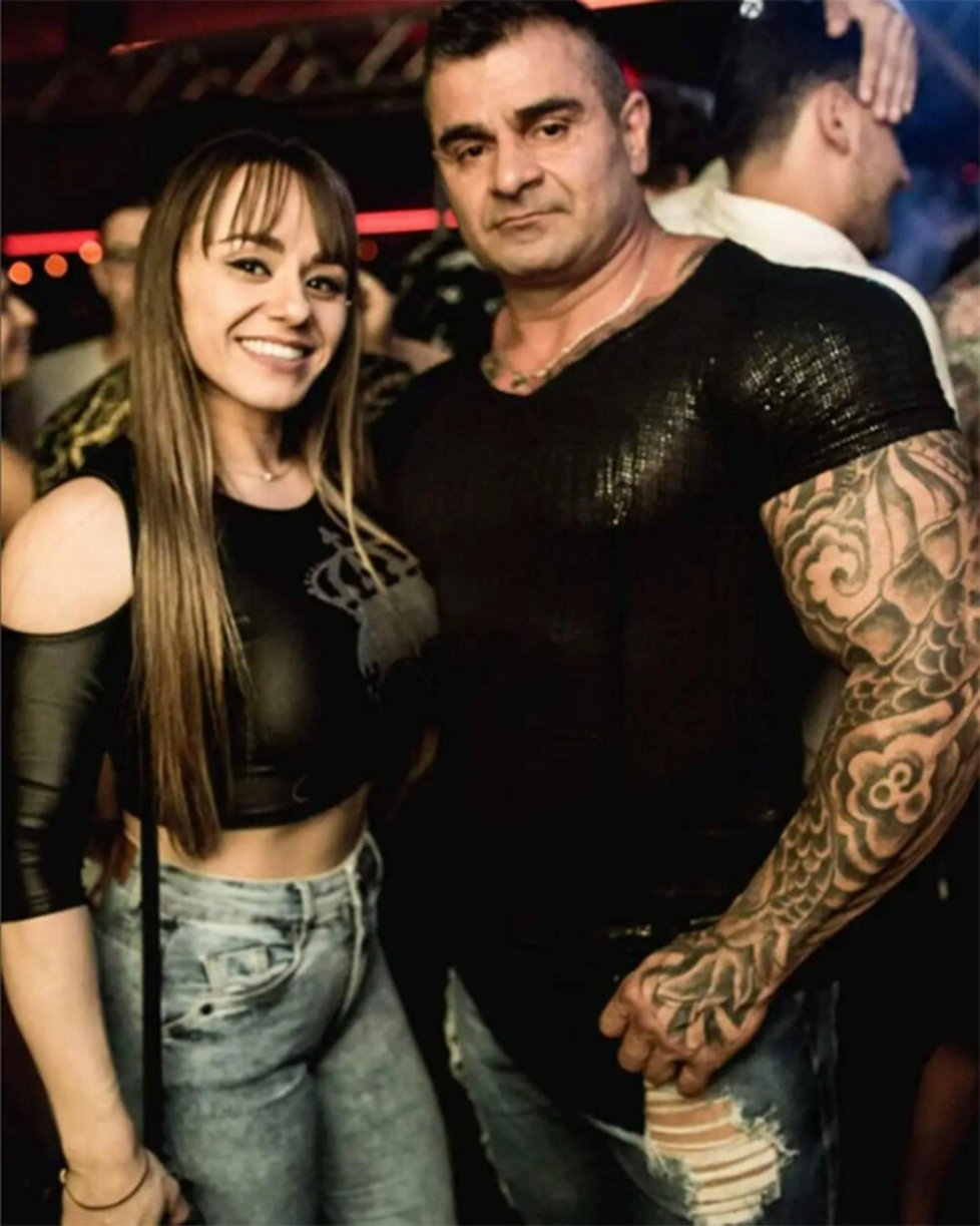 Deboru GALERIE: Milovnici fitness zabil manžel?! Tělo zabalil a hodil před dům ...