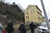 Pískovcový masiv v Děčíně hrozí zřícením: Radnice evakuuje obyvatele