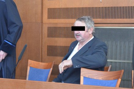 Děda Pepa je prase! Čtyři vnučky nařkly seniora z Jičínska ze sexuálního zneužívání