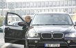 Marek svým drahým BMW X5 nejezdil moc dlouho.