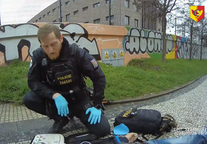 Pražští policisté během neděle zachránili dva lidské životy. (2. duben 2023)