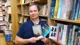 David Urban se narodil v roce 1973 v Praze. Celý život pracuje u pražské policie. Mezi jeho zájmy patří četba knih, komiksů a hraní počítačových her. Rád zdolává lezecké stěny a věnuje se lukostřelbě.