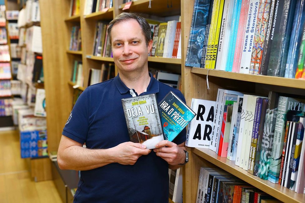 David Urban se narodil v roce 1973 v Praze. Celý život pracuje u pražské policie. Mezi jeho zájmy patří četba knih, komiksů a hraní počítačových her. Rád zdolává lezecké stěny a věnuje se lukostřelbě.