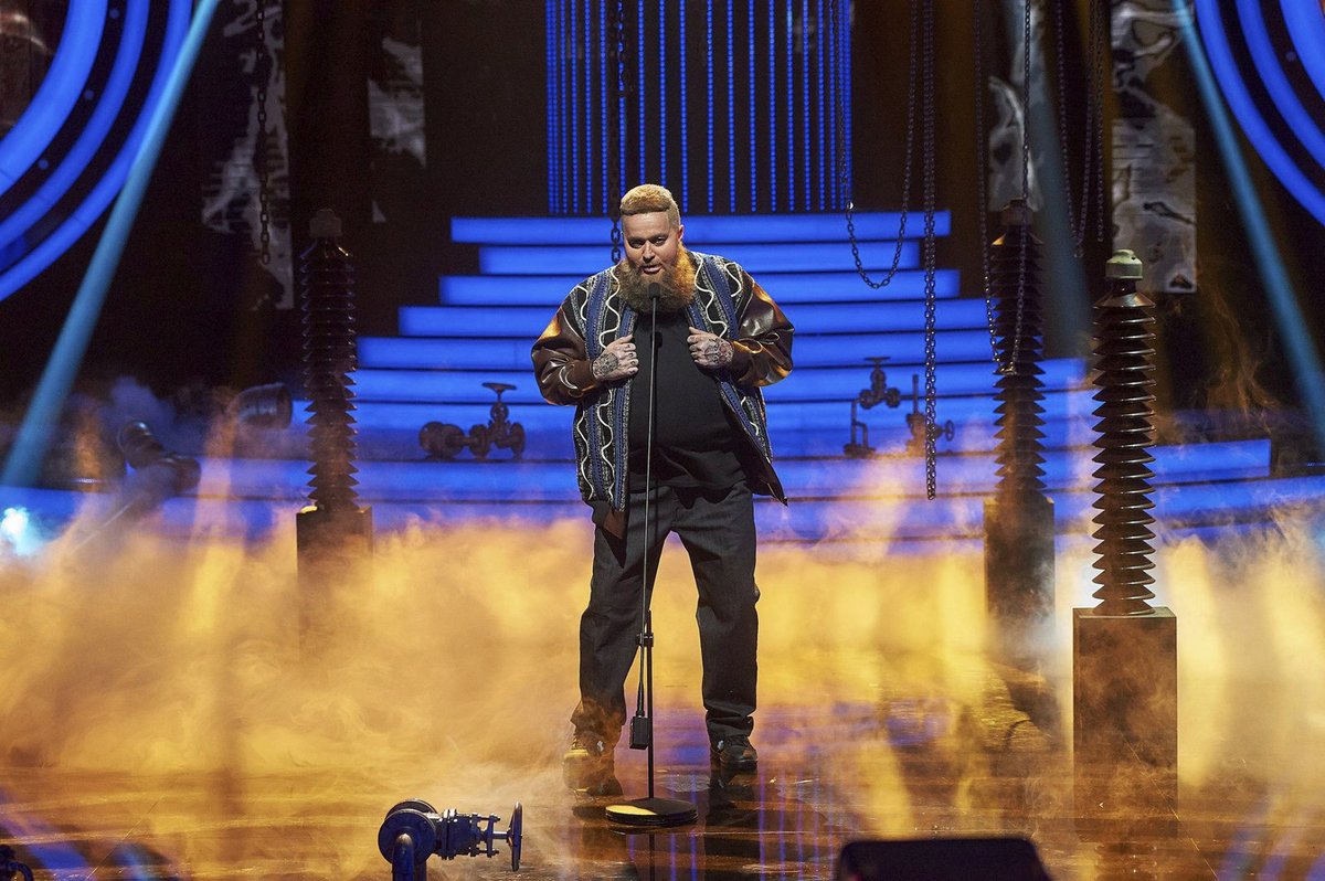 Na jevišti zářil coby písničkář Rag‘n‘Bone Man.