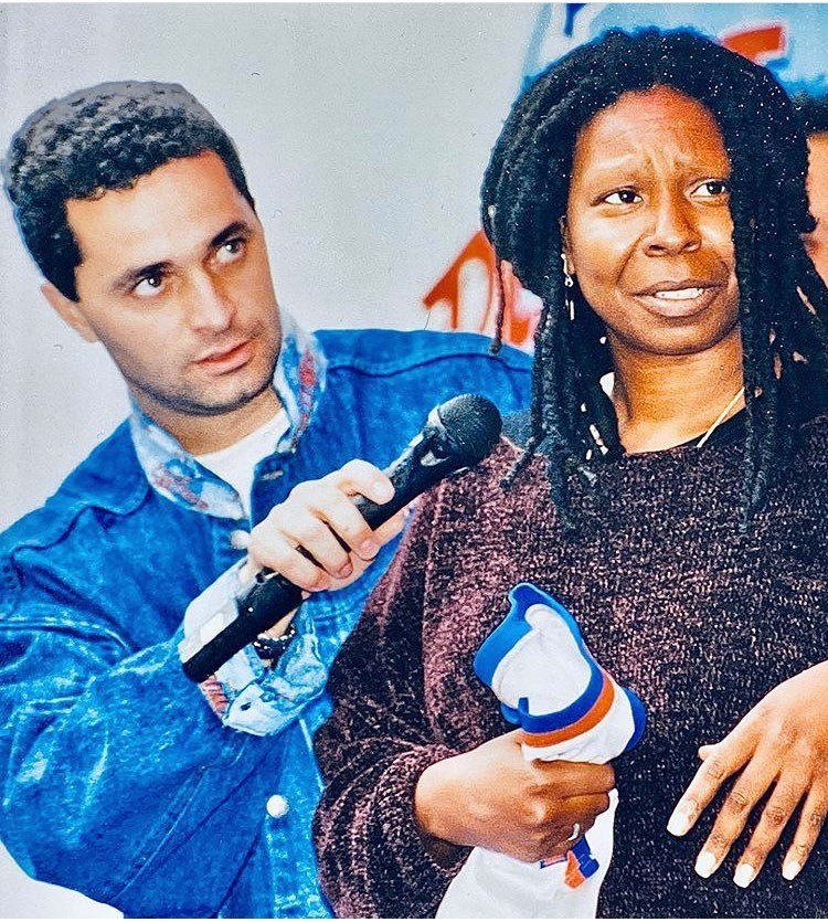 kámoškou Whoopi Goldberg při otevíraní Planet Hollywood v Praze.