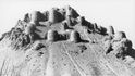 Čehel bordž (Čtyřicet věží), ghórovská pevnost na levém břehu řeky Balcháb, vyvrácená Čingischánem roku 1222