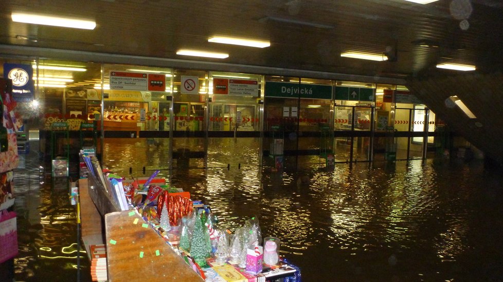 Takhle zachytil zatopené metro čtenář Blesku