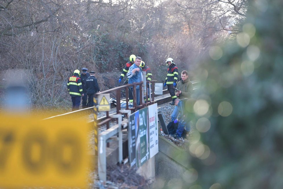 Vlak v Dejvicích usmrtil zhruba 50letého muže, 25. února 2019.