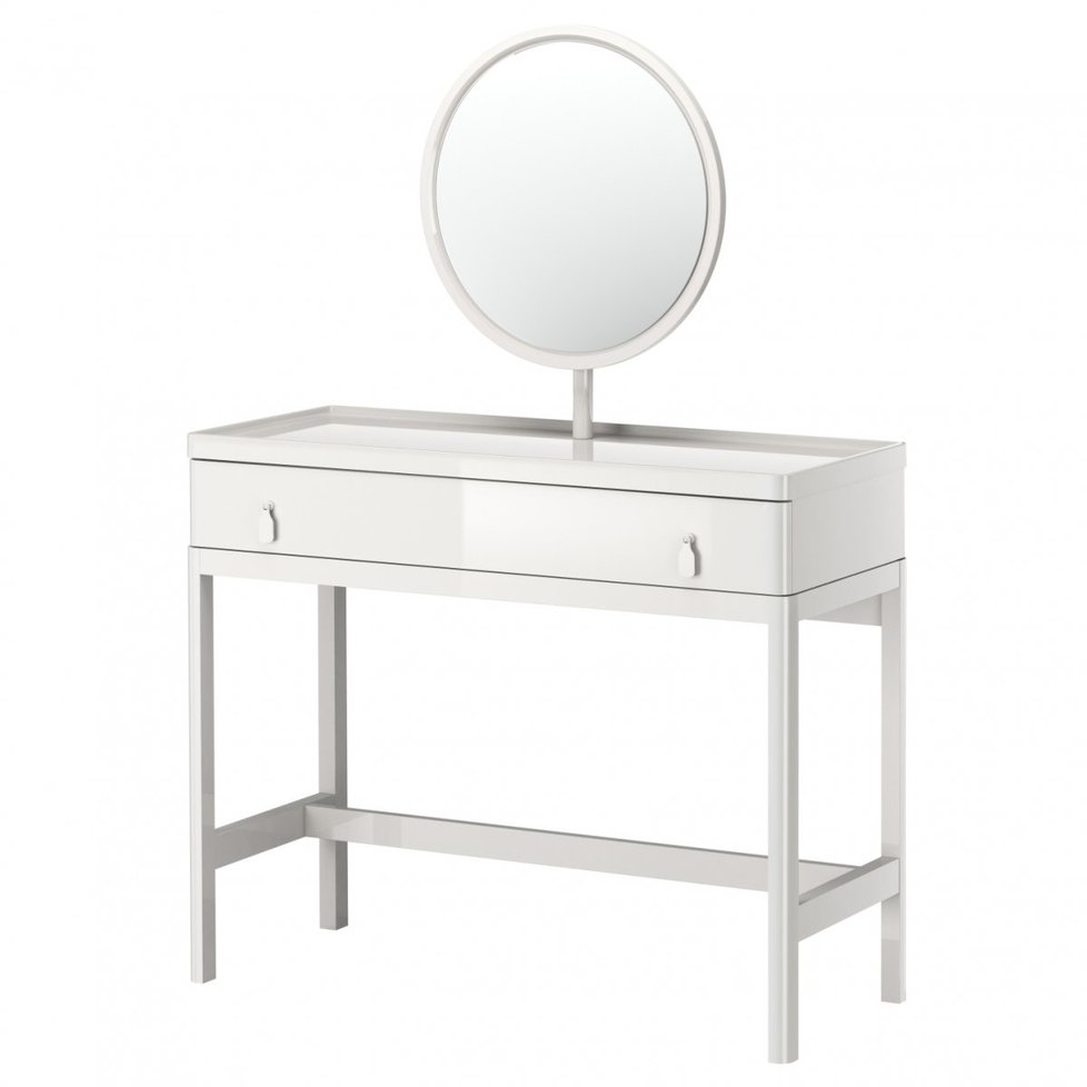 Abyste se měla kde krášlit. Toaletní stolek se zrcadlem, Ikea, 5990 Kč