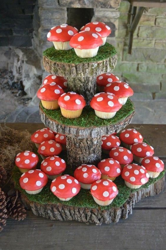 I sladké muffiny můžete ozdobit v podzimním houbovém duchu.