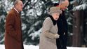 "Děkuji vám za podporu, kterou jste mně i (mému manželovi) princi Philipovi vyjadřovali po celé ty roky," uvedla dnes královna v prohlášení.