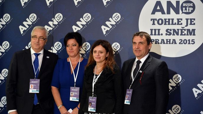 Delegáti ANO zvolili nové řadové místopředsedy (zleva) Jana Volného, Radmilu Kleslovou, Jaroslavu Jermanovou a Petra Vokřála.
