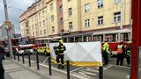 Závažná nehoda v Holešovicích: Muž (44) uvízl pod tramvají!