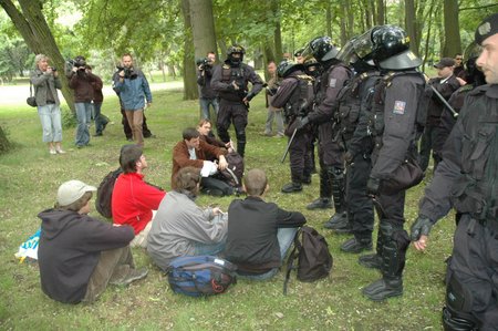 Plocejní zásah proti studentům v Litvínově