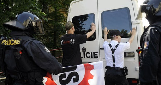 Policejní zásah proti členům Dělnické strany