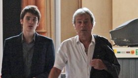 Alain Delon je velmi zklamaný z chování svého syna Alaina-Fabiena. Když si ho bral do opatrovnictví, čekal, že ho napraví.