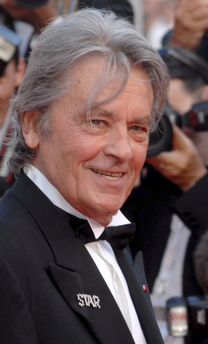 Populární herec zářil na festivalu v Cannes. Teď mu úsměv zamrzl na rtech