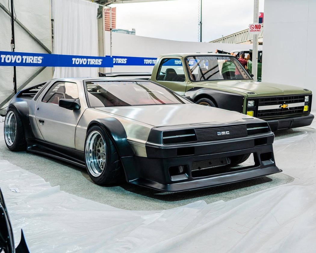 DeLorean DMC-12