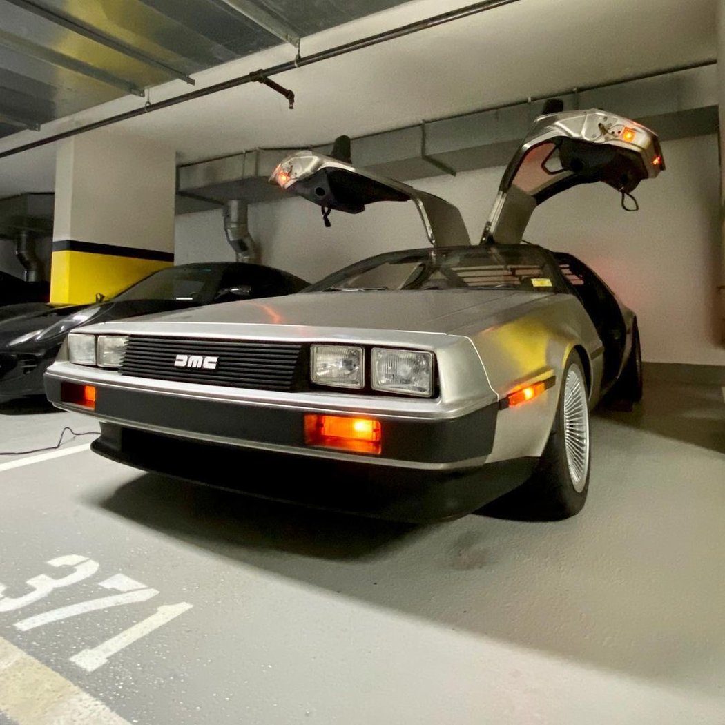 DeLorean DMC-12