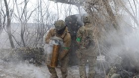 Dělostřelci azovské 3. separátní úderné brigády s houfnicí Msta-B u Bachmutu (6. 2. 2023).