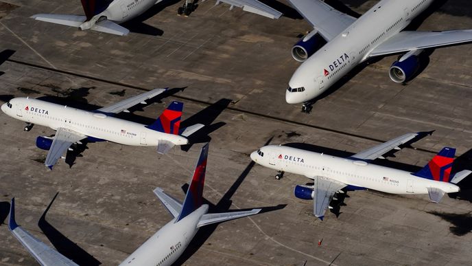 Část letadel Delta Air Lines stále čeká na restart poptávky