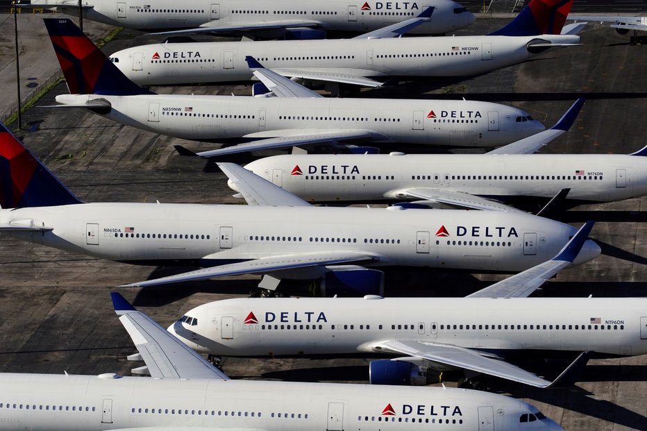 Americké aerolinky razantně omezují provozu: odstavené letouny Delta Air Lines