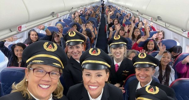 Delta Air Lines uspořádaly čistě ženský let na podporu práce žen v letectví.