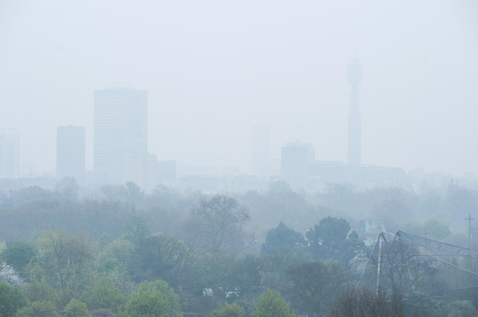 Smog nad Londýnem, (ilustrační foto).