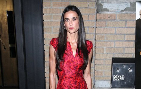 Pohublá Demi Moore.